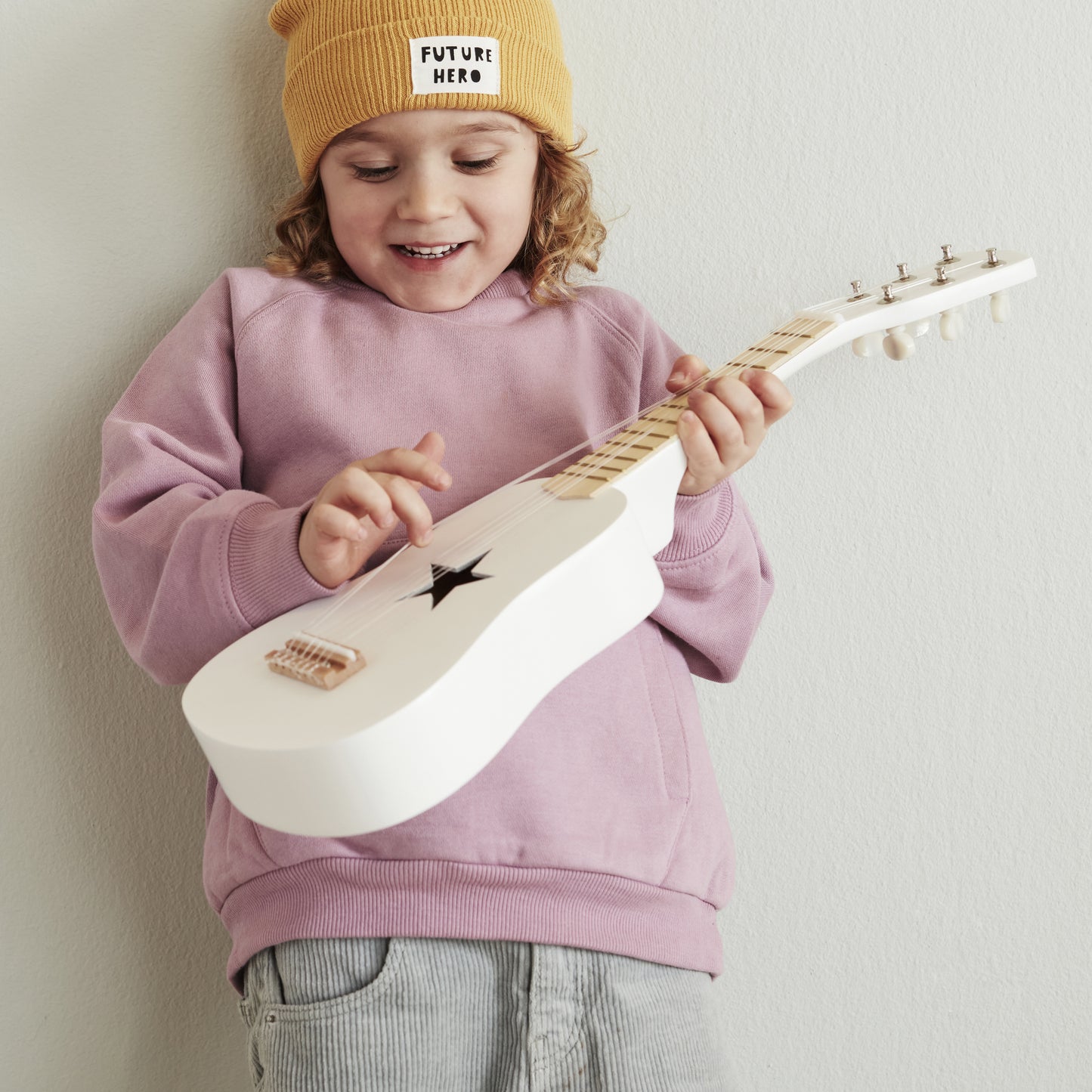 TOY GUITAR WHITE