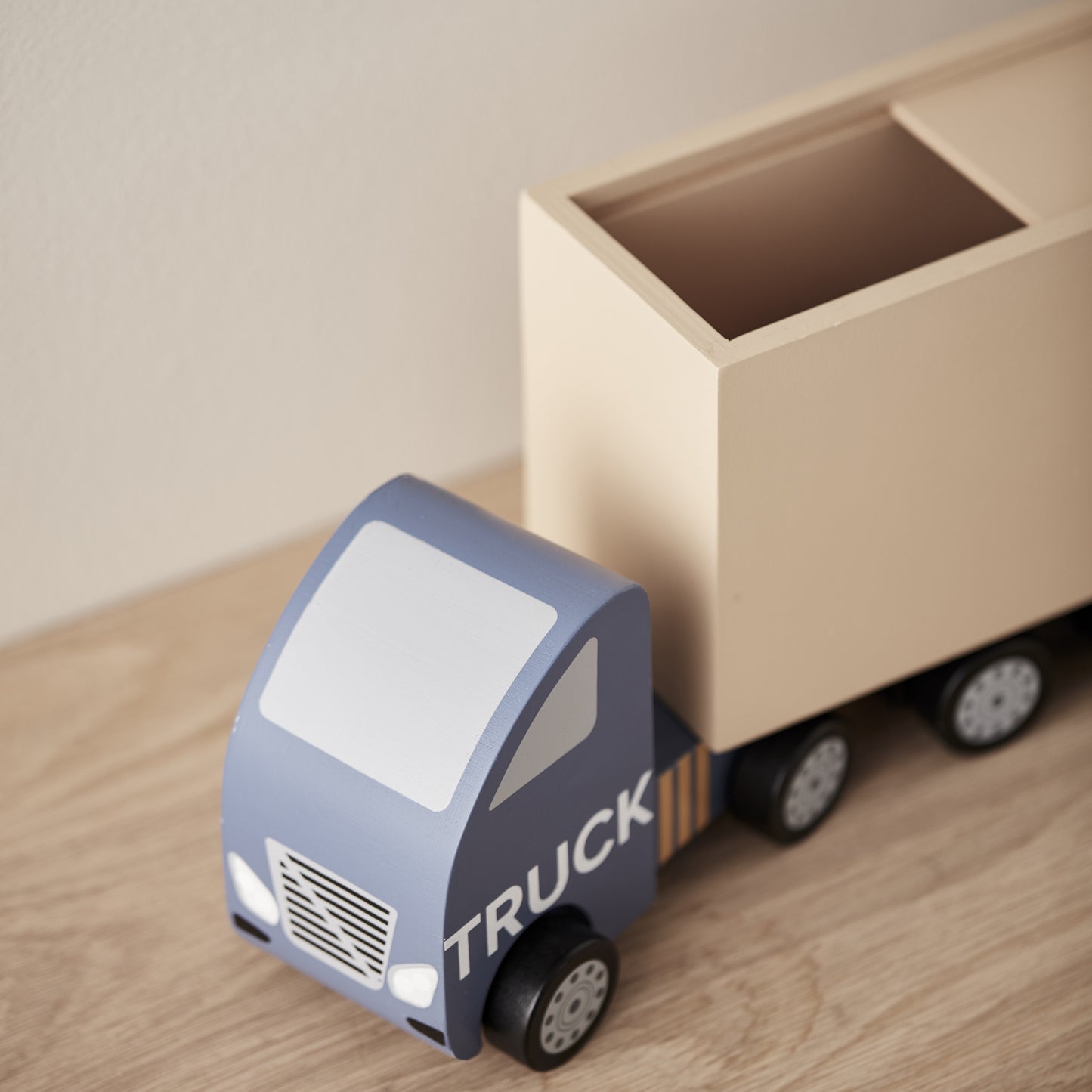 TOY TRUCK